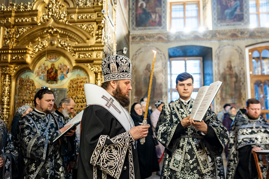 Утреня с чином погребения Плащаницы в Троицком кафедральном соборе Подольска